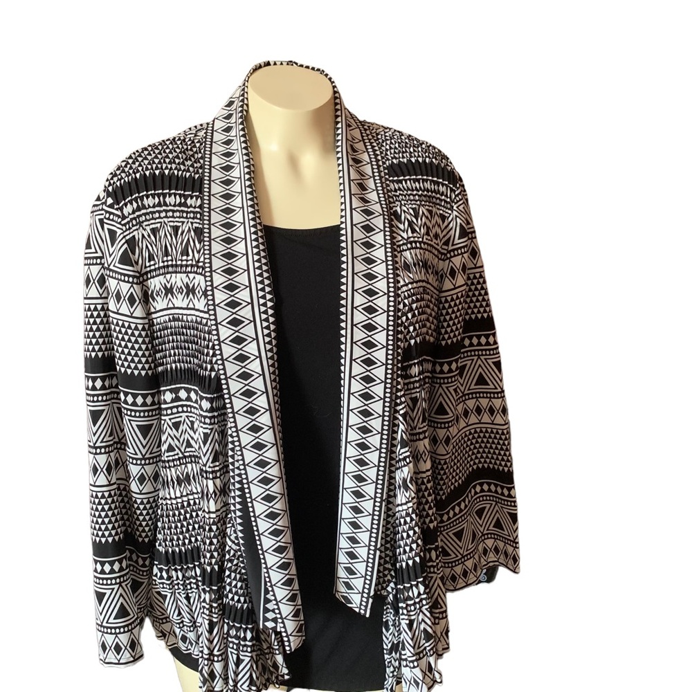 Chico’s New Black and White Pleated Top or Blouse Size Medium